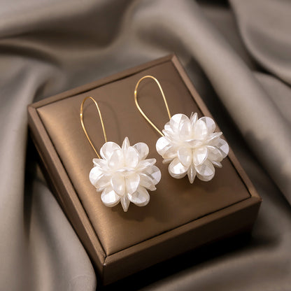 Women's Fashion White Petal Geometric Earrings