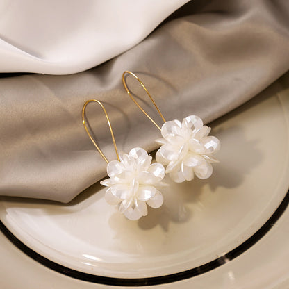 Women's Fashion White Petal Geometric Earrings